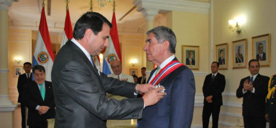 Gobierno de Paraguay condecoró al Jefe de la Misión de Observación Electoral de la OEA
