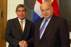 El Presidente Oscar Arias de Costa Rica interviene ante el Consejo Permanente de la OEA. President Oscar Arias of Costa Rica addresses the OAS Permanent Council.Fecha: 05 de diciembre, 2006Lugar: Washington, DCFotos: Juan Manuel Herrera - OAS/OEA Website OEA: http://www.oas.org