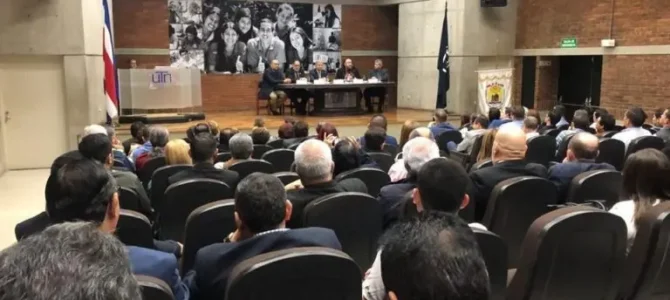 El rostro de mis sentimientos dibujado en letras y símbolos El rostro de mis sentimientos dibujado en letras y símbolos